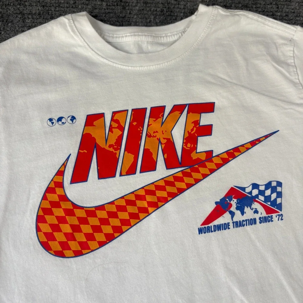 Nike Worldwide Traction Since 72 Graphic T-Shirt White Mens Medium Racing Swoosh